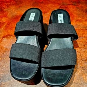 Steve Madden Platform Sandals. NEVER WORN. Size 10